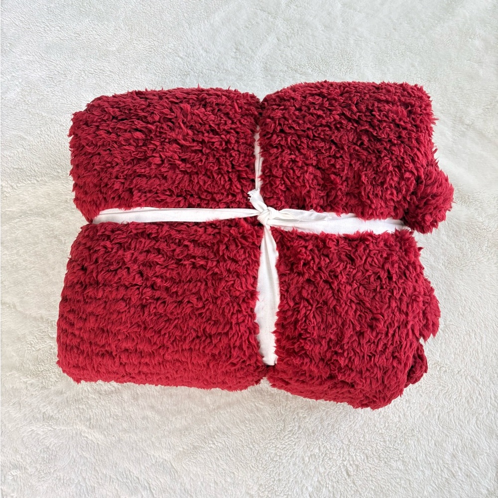 Pottery Barn Cozy Pom Pom Sherpa Throw, NWT Color Cardinal
